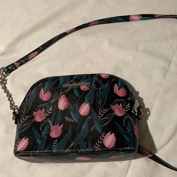Steve Madden Handbags - Steve Madden floral cross body bag